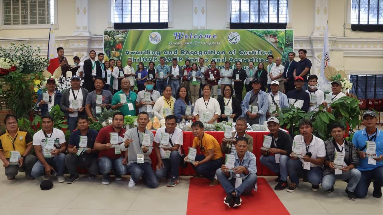 10 FARMER-GROUP BENEFICIARIES NG ONION R4D PROJECT, Ginawaran ng Philippine Good Agricultural Practices ng DA-RFO III